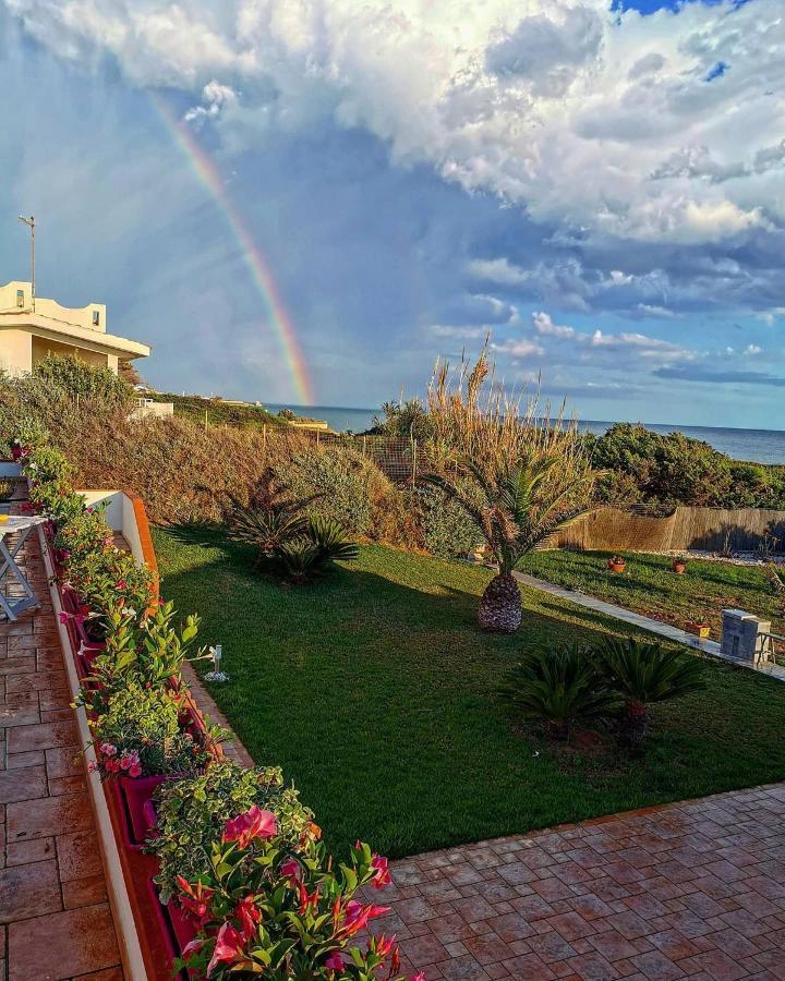 Travelliving - Casa Vacanze Villa Ida, Beachfront Punta Braccetto Exterior photo