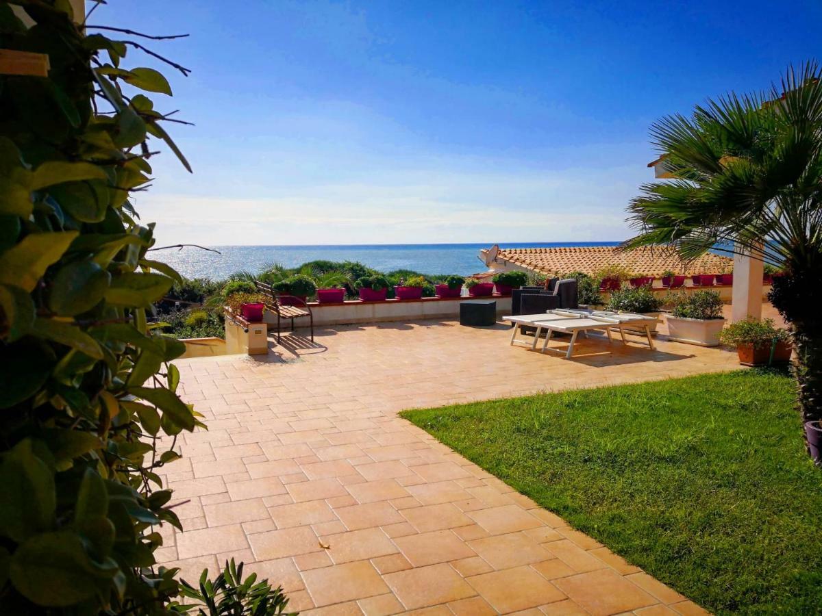 Travelliving - Casa Vacanze Villa Ida, Beachfront Punta Braccetto Exterior photo